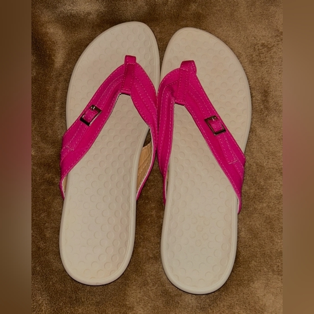 NWOT Women's thong flip-flops *S-1011.4
